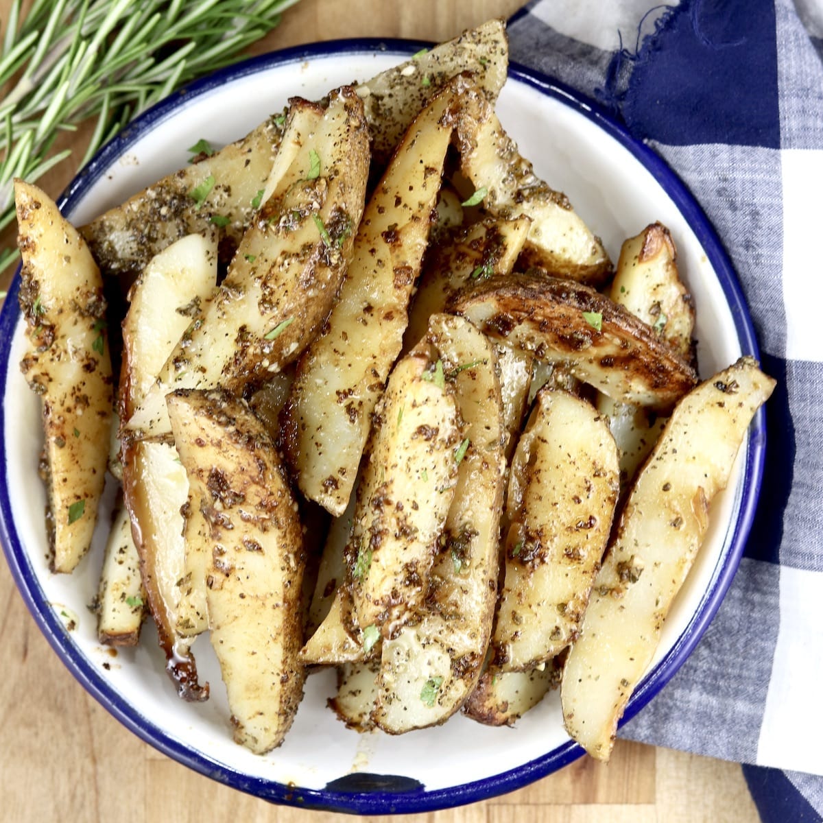 Grilled potatoes with garlic and rosemary butter in a bowl