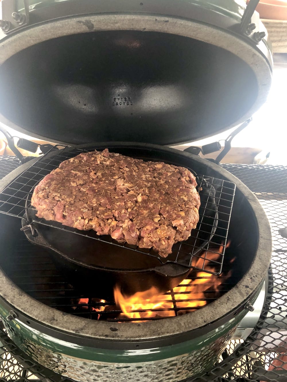 dutch oven with chili and wire rack on a Big Green Egg Grill