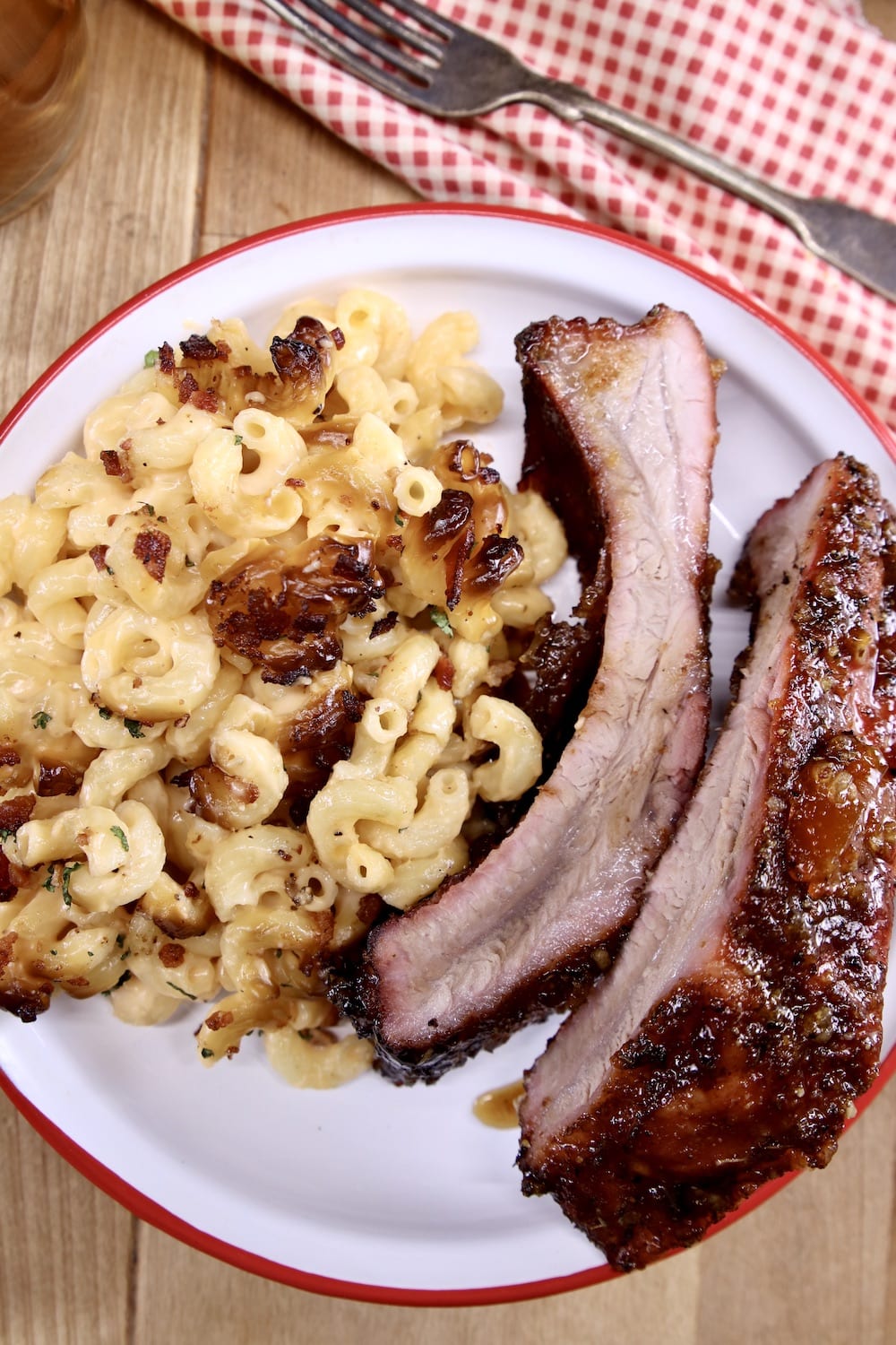 plate of baby back ribs with mac and cheese
