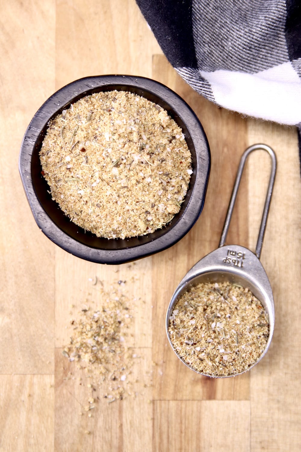 small bowl and tablespoon of dry rub for grilling