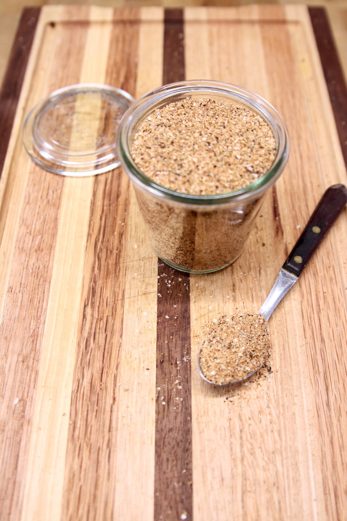 steak rub in a jar, lid and spoon of rub to the sides