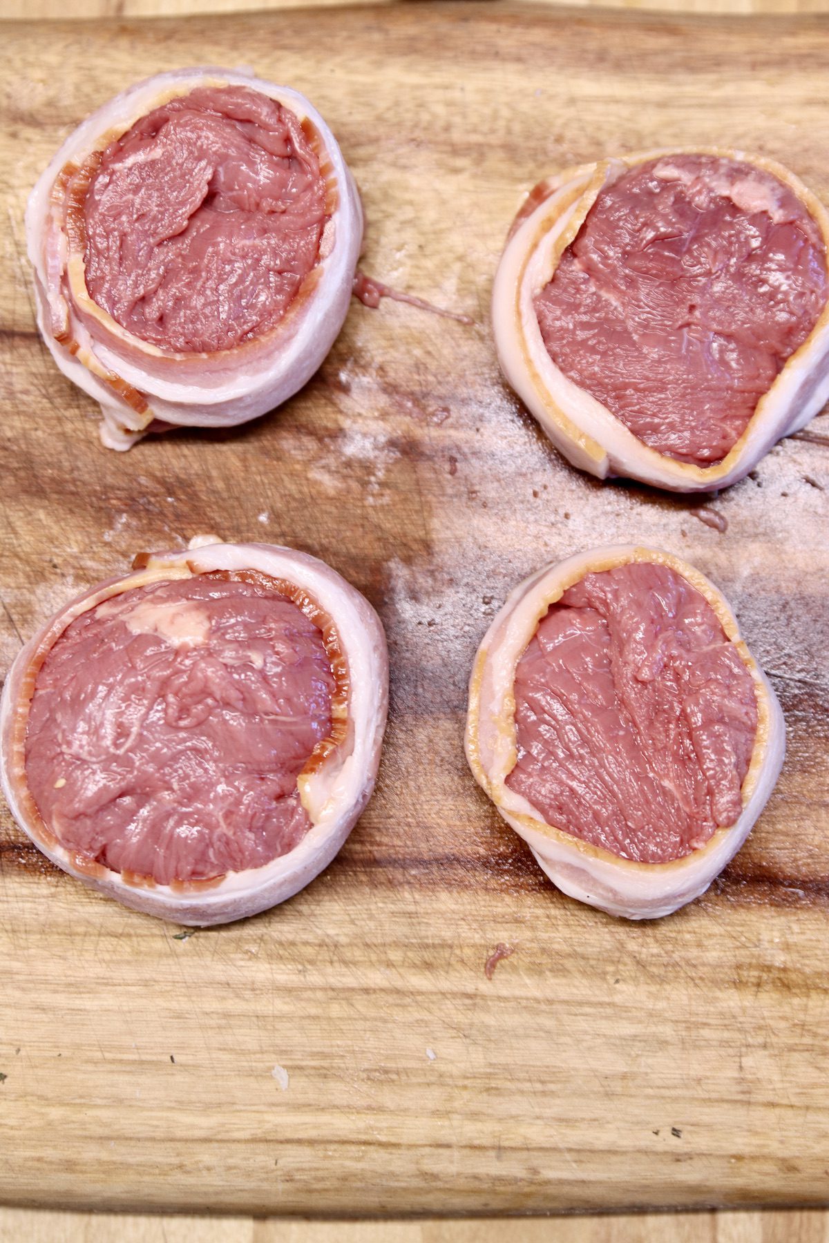 4 raw - bacon wrapped filet mignon steaks