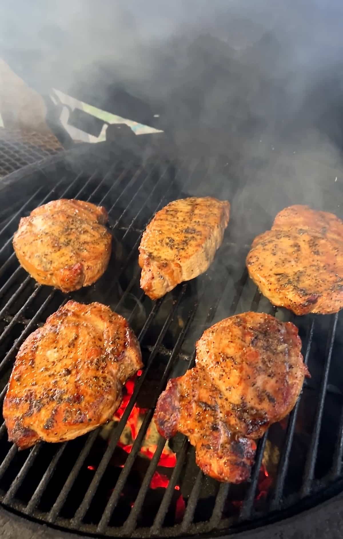 Grill with 5 pork chops.