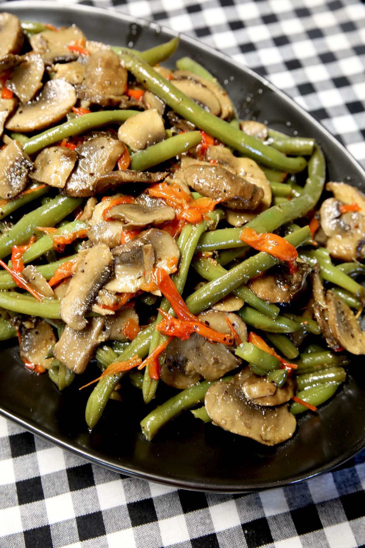 Platter of green beans, mushrooms and bell peppers.