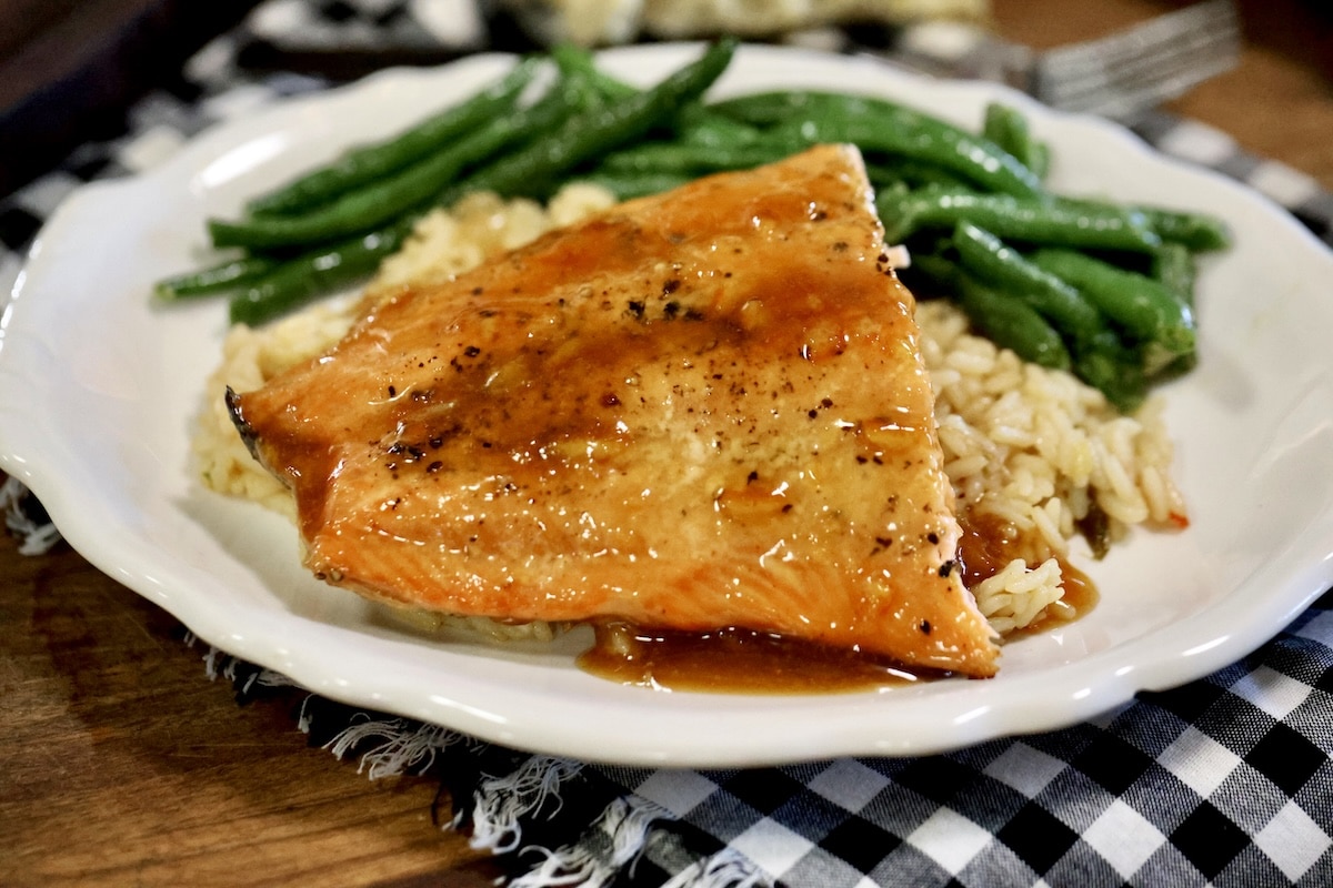 Plate of salmon, rice and green beans.